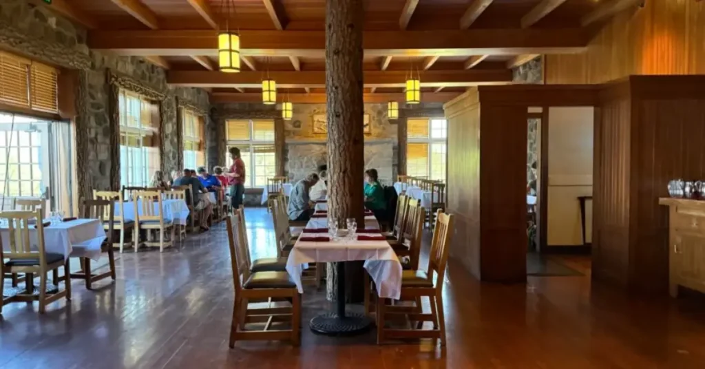 where to eat when visiting Crater Lake?