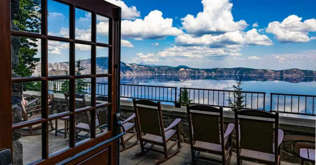 where to stay near Crater Lake Lodge or cabins?